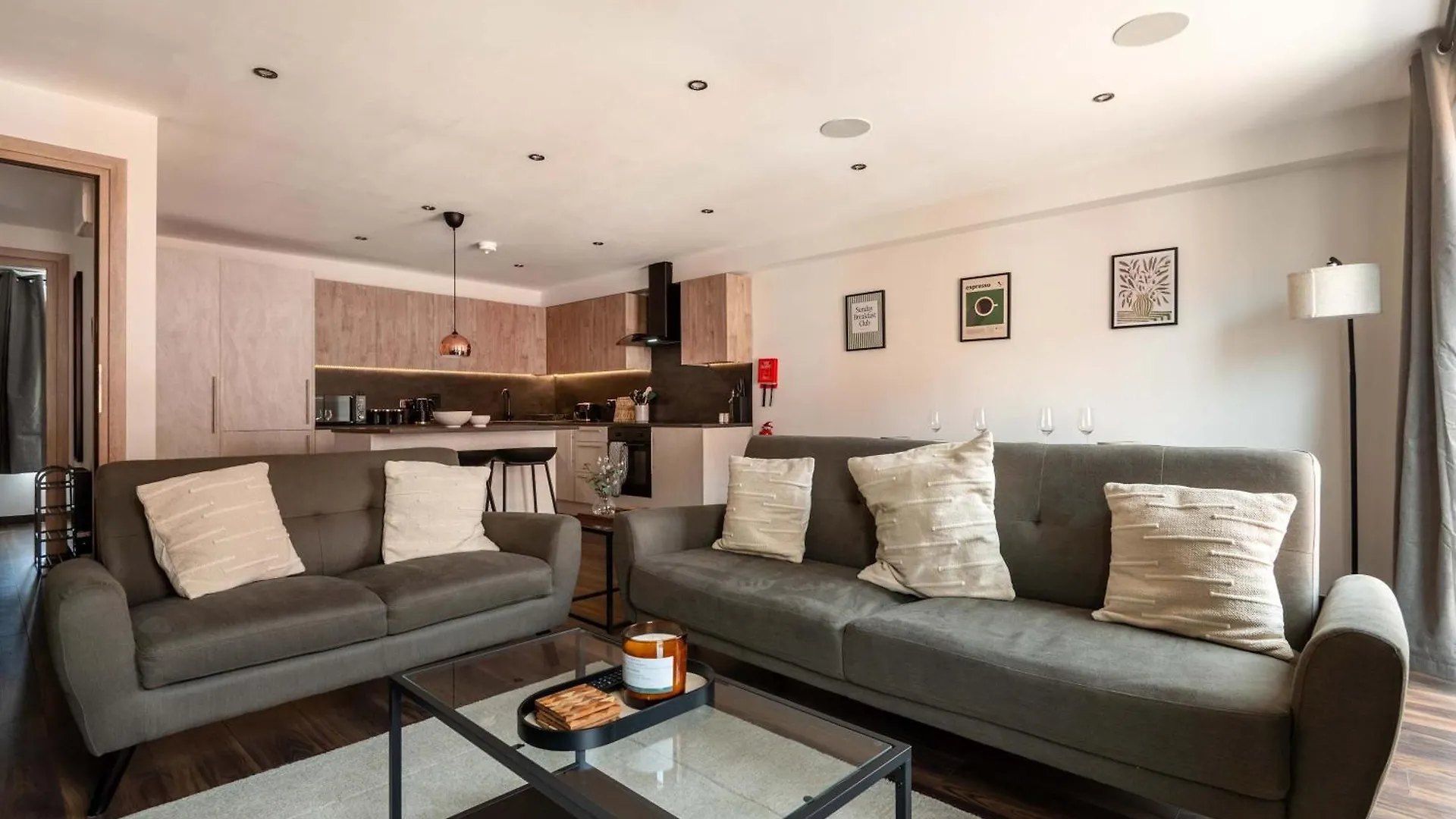 Stylish 2 Bedroom Apartment In Central Hull Kingston upon Hull