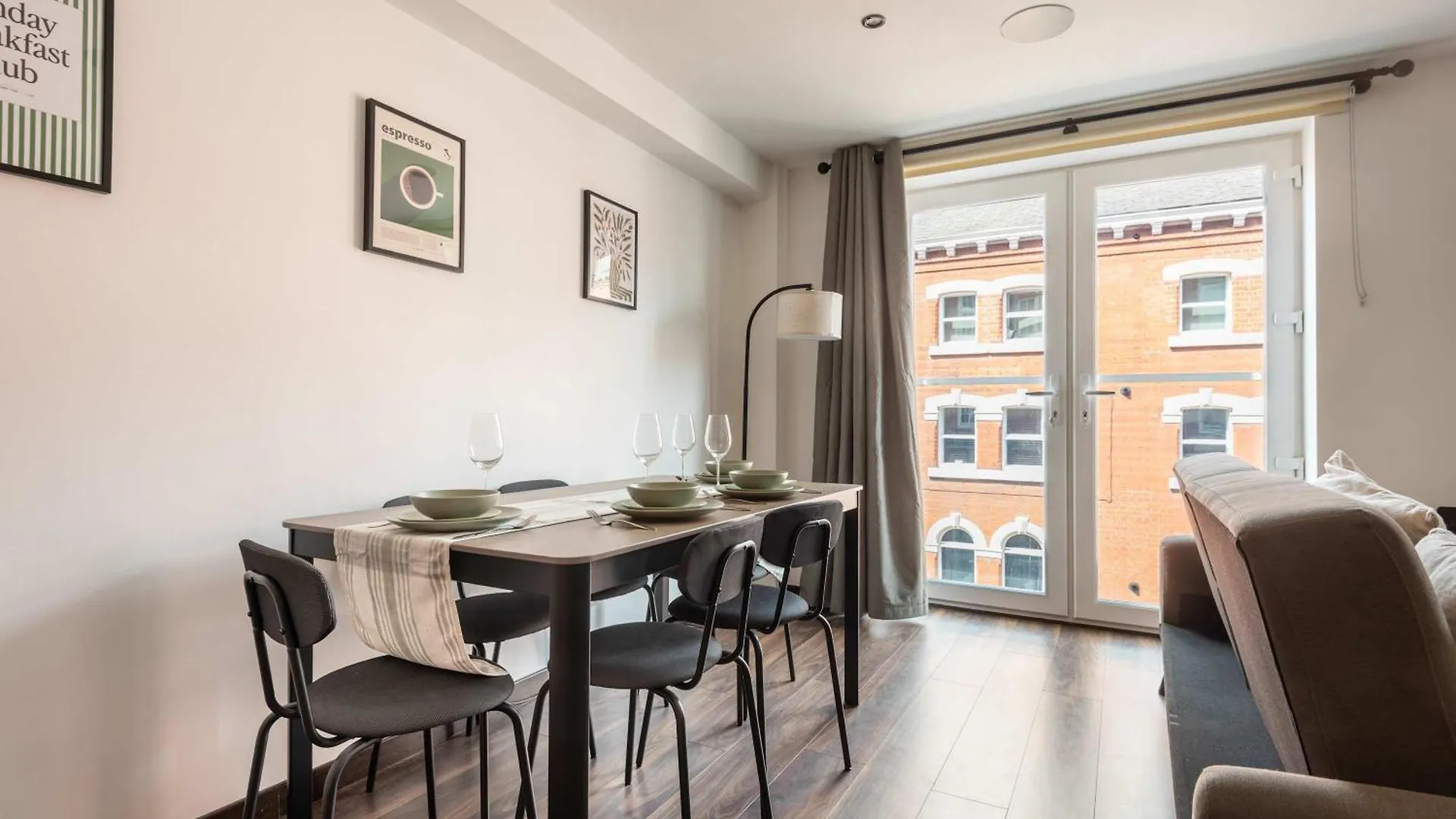 Stylish 2 Bedroom Apartment In Central Hull Kingston upon Hull