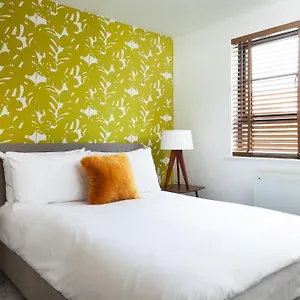 Apartment Boutique 2bdrm On Marina- 203, Kingston upon Hull